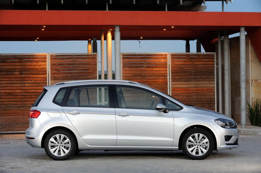  Volkswagen Golf SV 2015 года  (ZA) (фото 12 из 19)